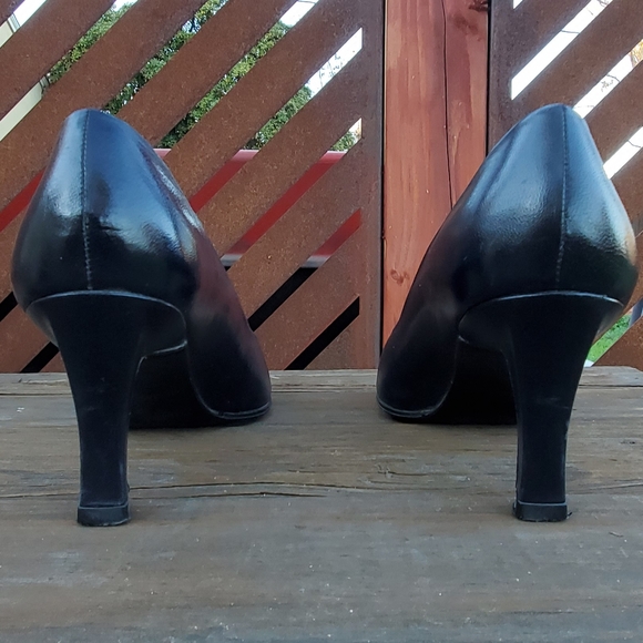 Vintage 1990s Etienne Aigner Pumps. Size 8 M. LNGUC. Made in Spain. Black. - Picture 8 of 11